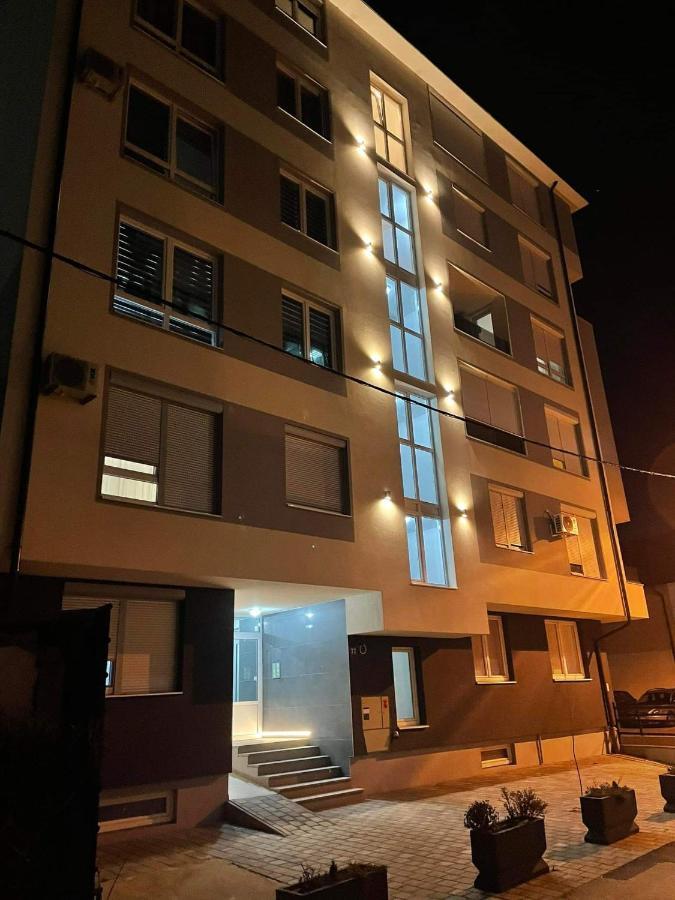 Apartman Sims ビイェリナ エクステリア 写真